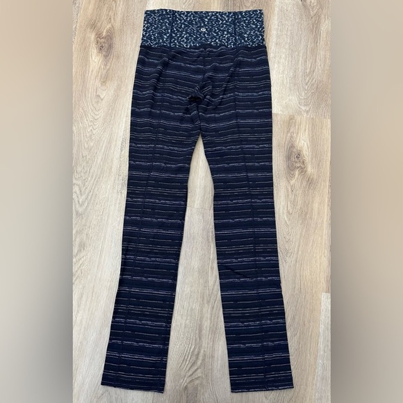 Lululemon Skinny Groove Pant II (Roll Down) size 6 - Picture 4 of 8